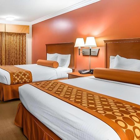 Rodeway Inn & Suites Canyon Lake-Menifee West Экстерьер фото